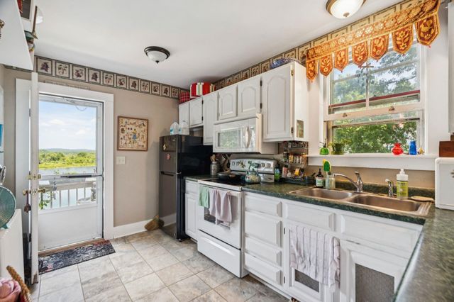 6 Pine Street, Windsor, VT 05089