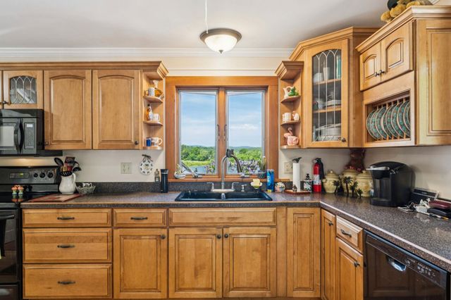 6 Pine Street, Windsor, VT 05089