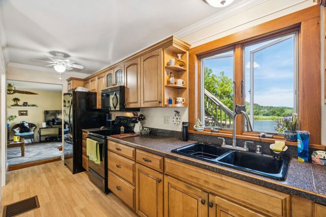6 Pine Street, Windsor, VT 05089