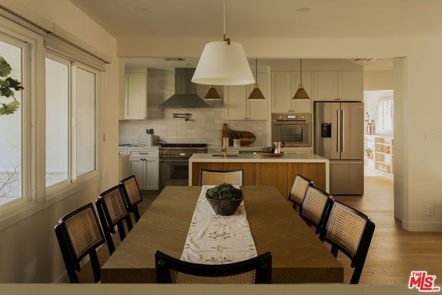 1354 Green Lane, La Canada Flintridge, CA 91011