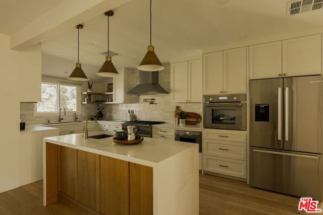 1354 Green Lane, La Canada Flintridge, CA 91011