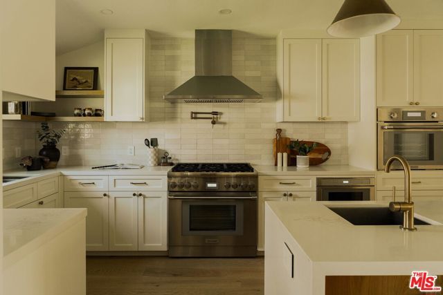 1354 Green Lane, La Canada Flintridge, CA 91011