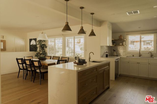 1354 Green Lane, La Canada Flintridge, CA 91011