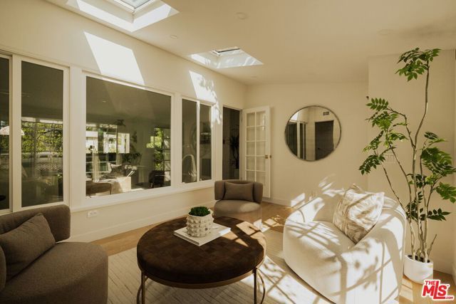 1354 Green Lane, La Canada Flintridge, CA 91011