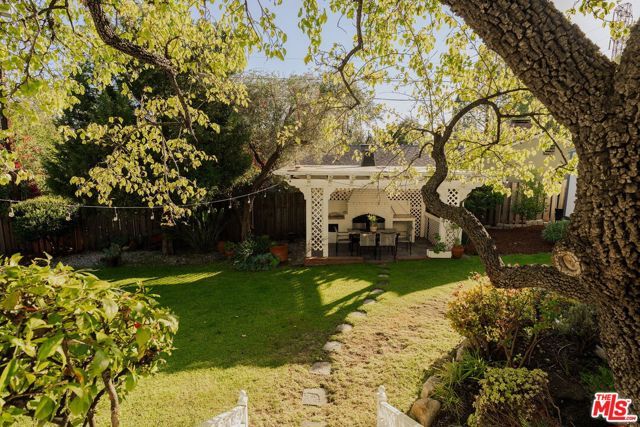 1354 Green Lane, La Canada Flintridge, CA 91011