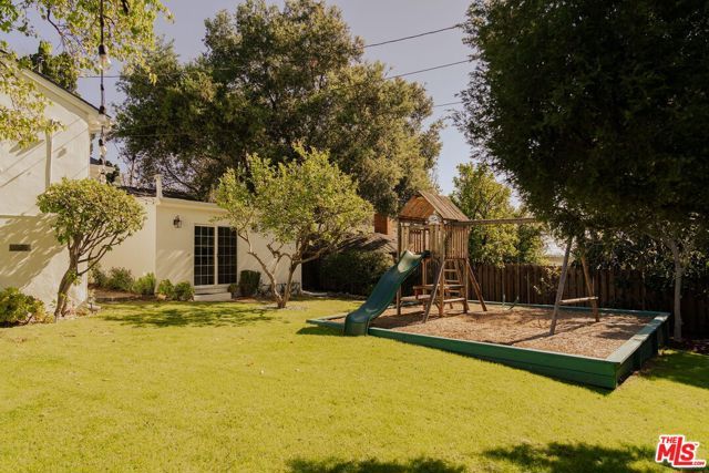 1354 Green Lane, La Canada Flintridge, CA 91011