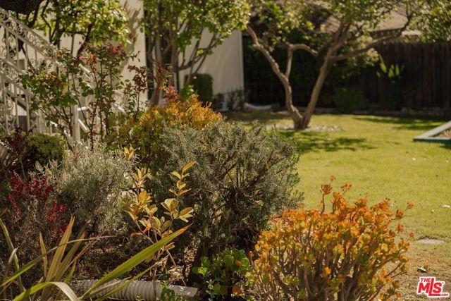 1354 Green Lane, La Canada Flintridge, CA 91011