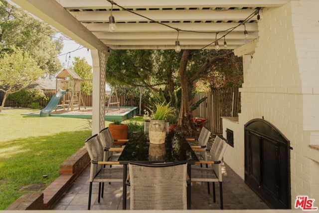 1354 Green Lane, La Canada Flintridge, CA 91011