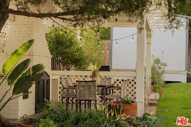 1354 Green Lane, La Canada Flintridge, CA 91011