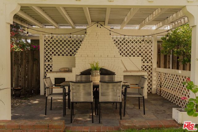 1354 Green Lane, La Canada Flintridge, CA 91011