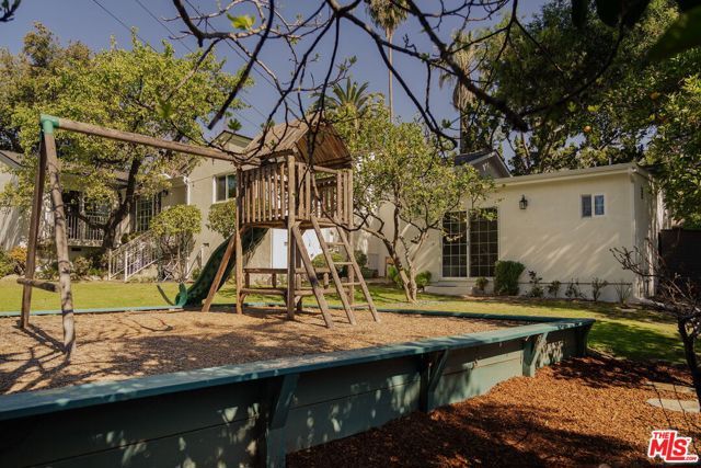 1354 Green Lane, La Canada Flintridge, CA 91011