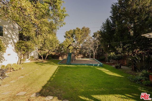 1354 Green Lane, La Canada Flintridge, CA 91011