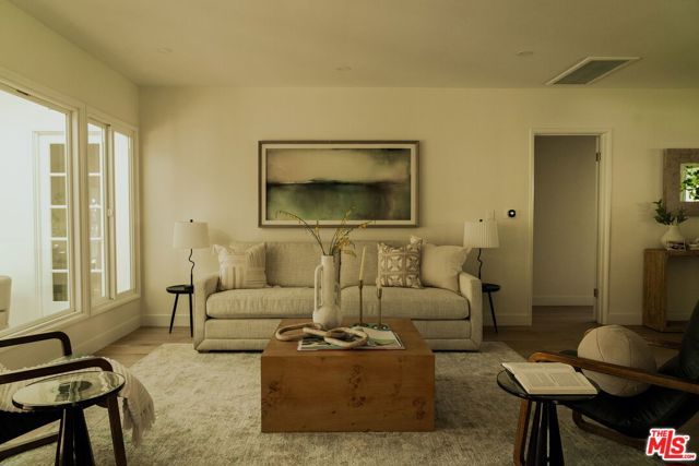 1354 Green Lane, La Canada Flintridge, CA 91011