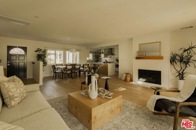 1354 Green Lane, La Canada Flintridge, CA 91011