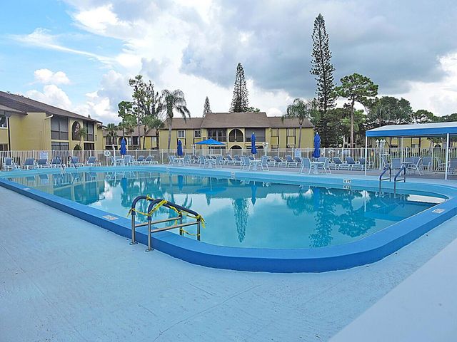 315 Pine Ridge Circle D-1, Greenacres, FL 33463