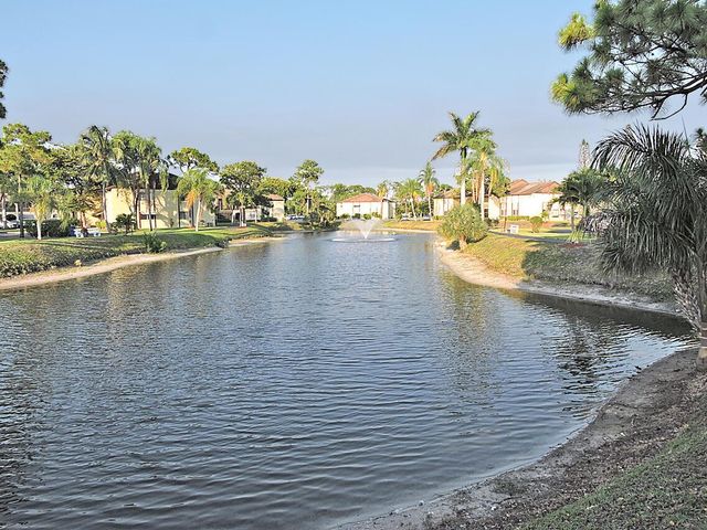 315 Pine Ridge Circle D-1, Greenacres, FL 33463