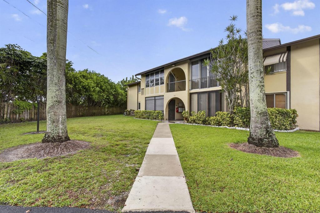 315 Pine Ridge Circle D-1, Greenacres, FL 33463
