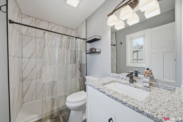 809 W Burt Drive, Lincoln, NE 68521