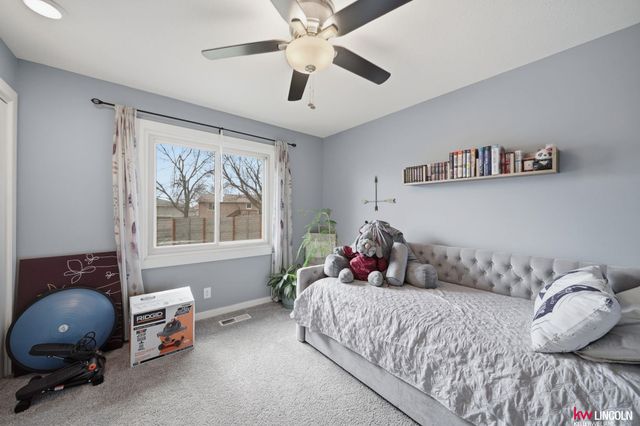 809 W Burt Drive, Lincoln, NE 68521