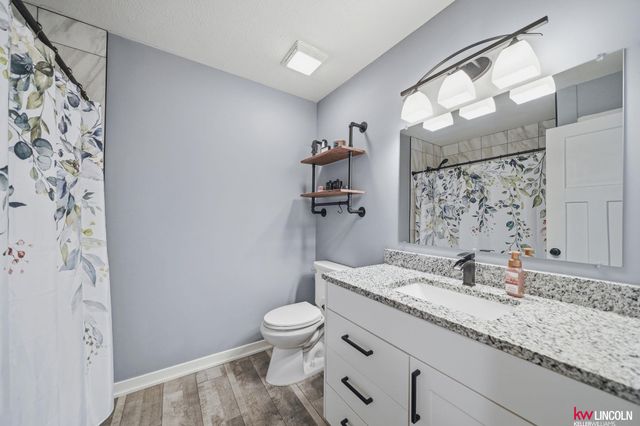 809 W Burt Drive, Lincoln, NE 68521