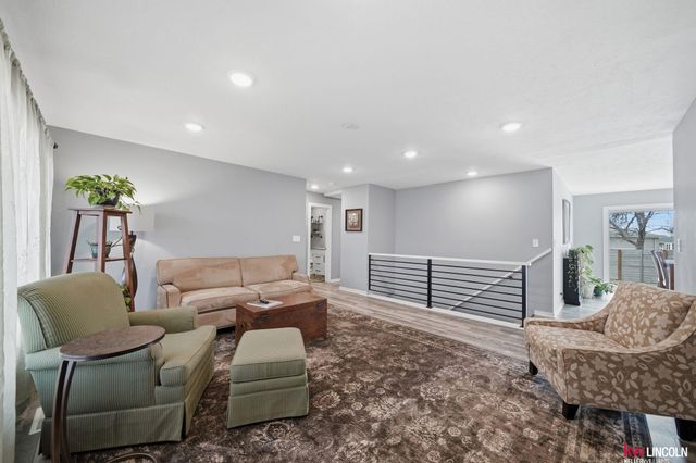 809 W Burt Drive, Lincoln, NE 68521