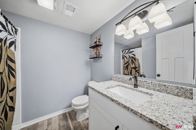 809 W Burt Drive, Lincoln, NE 68521