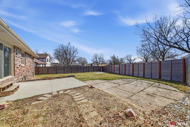 809 W Burt Drive, Lincoln, NE 68521