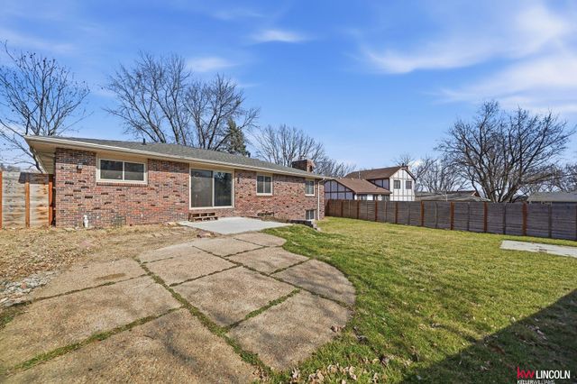809 W Burt Drive, Lincoln, NE 68521