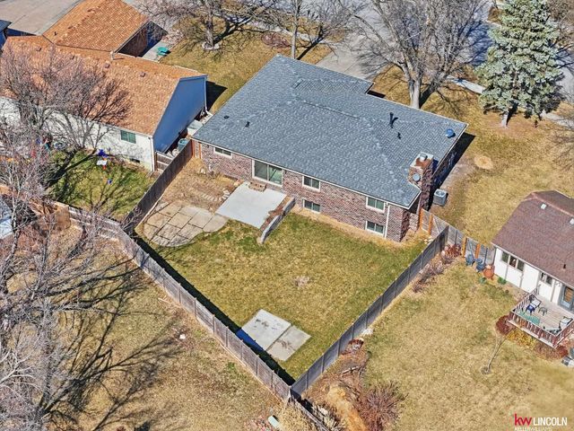 809 W Burt Drive, Lincoln, NE 68521