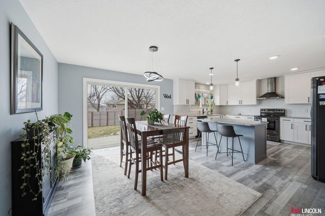 809 W Burt Drive, Lincoln, NE 68521