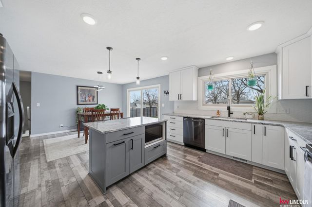 809 W Burt Drive, Lincoln, NE 68521