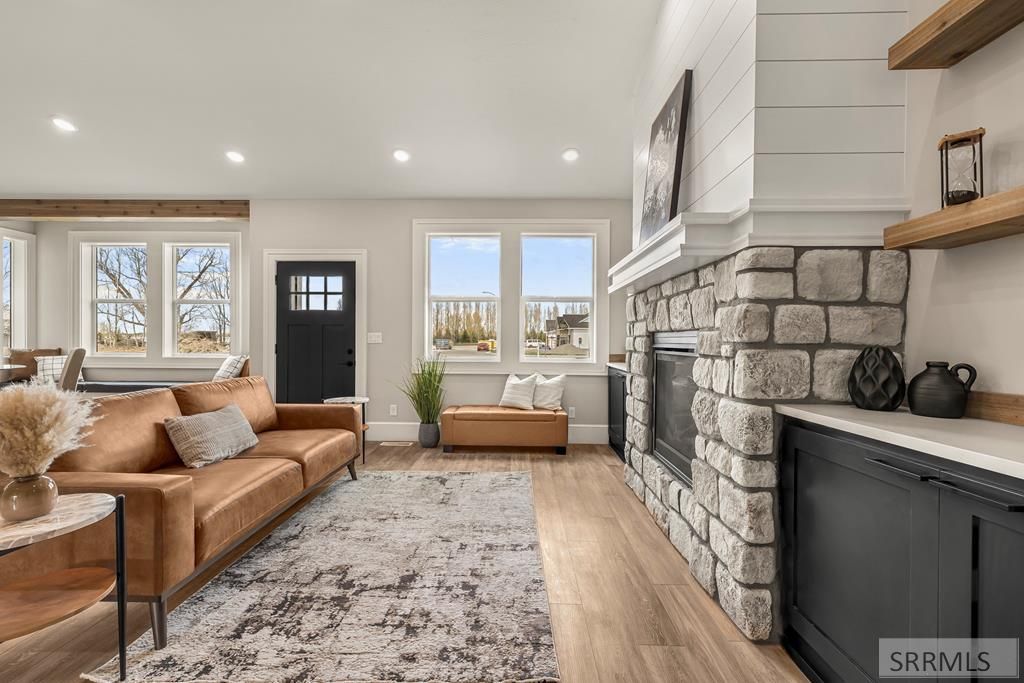 Image 6 of property listing at 1571 Palm Springs Drive, Idaho Falls, ID 83404