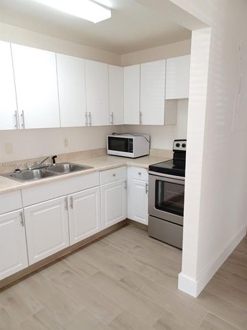 2134 Cleveland St B, Hollywood, FL 33020