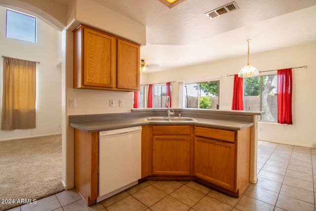 10065 E CAPRI Avenue, Mesa, AZ 85208