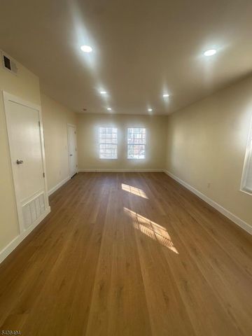 272 Schley St, Newark City, NJ 07112