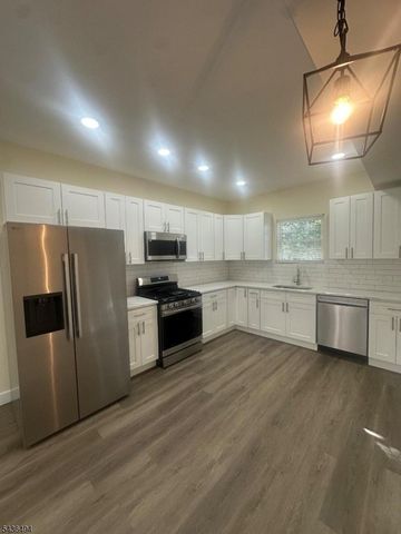 272 Schley St, Newark City, NJ 07112
