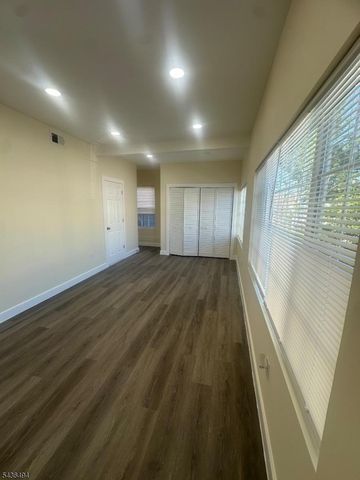 272 Schley St, Newark City, NJ 07112