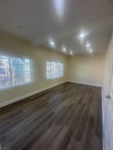272 Schley St, Newark City, NJ 07112