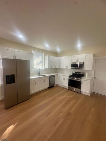 272 Schley St, Newark City, NJ 07112