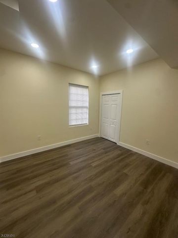 272 Schley St, Newark City, NJ 07112