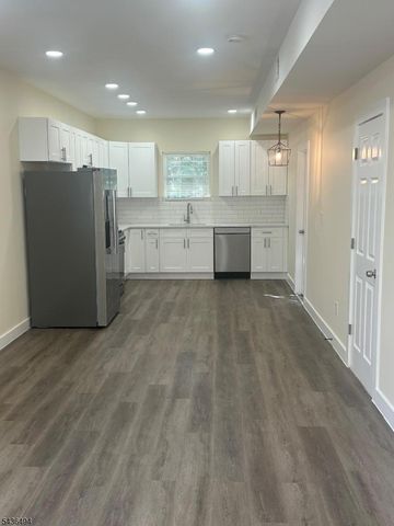 272 Schley St, Newark City, NJ 07112