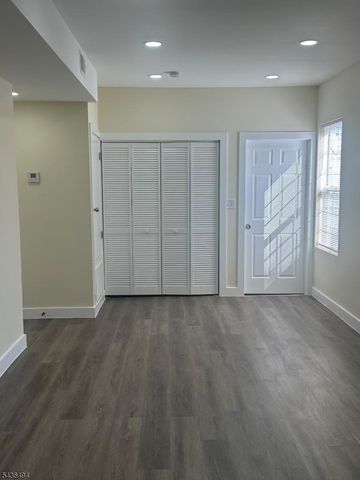 272 Schley St, Newark City, NJ 07112