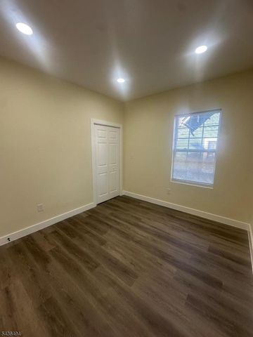 272 Schley St, Newark City, NJ 07112