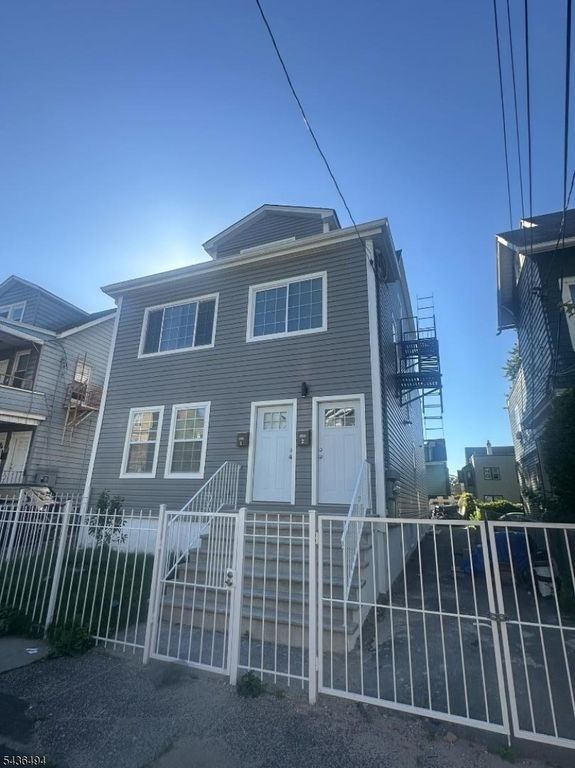 272 Schley St, Newark City, NJ 07112
