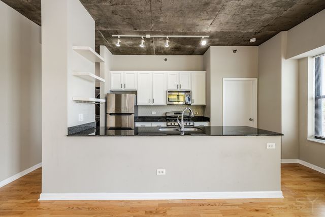 1122 W Catalpa Avenue 616, Chicago, IL 60640