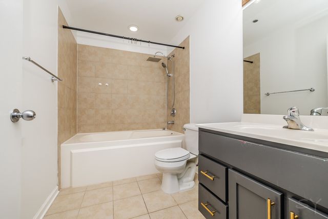 1122 W Catalpa Avenue 616, Chicago, IL 60640