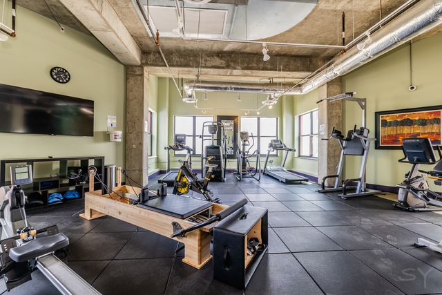 1122 W Catalpa Avenue 616, Chicago, IL 60640
