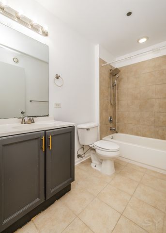 1122 W Catalpa Avenue 616, Chicago, IL 60640