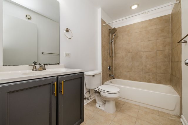 1122 W Catalpa Avenue 616, Chicago, IL 60640