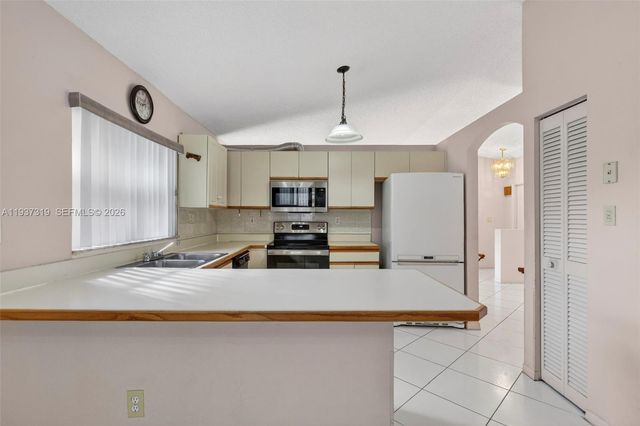 1306 NW 125th Ter, Sunrise, FL 33323